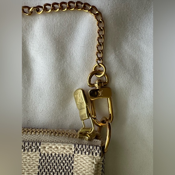 Louis Vuitton Mini Pochette Accessoires - Picture 5 of 5